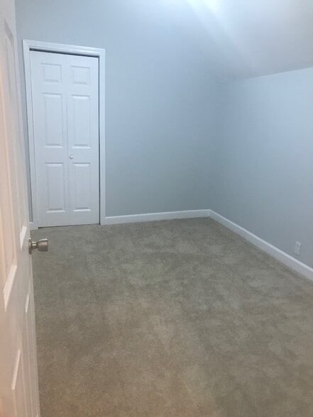 Building Photo - 1612 N Avers Ave