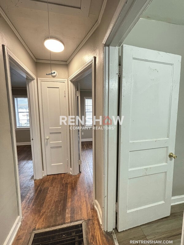 Building Photo - 1580 Hugenot St