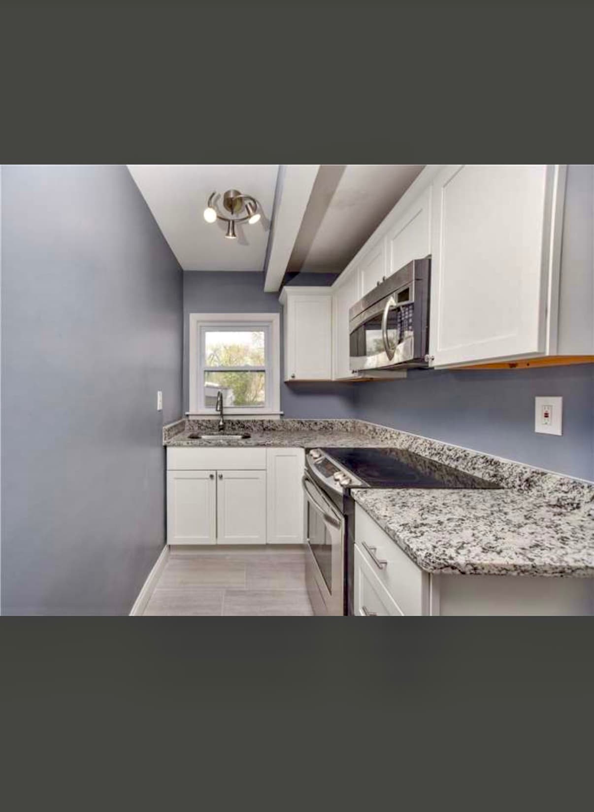 Building Photo - 415 Weeden St