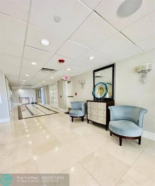 Building Photo - 1150 Hillsboro Mile