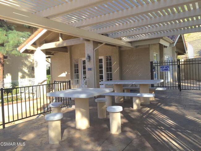 Building Photo - 3087 E Hillcrest Dr
