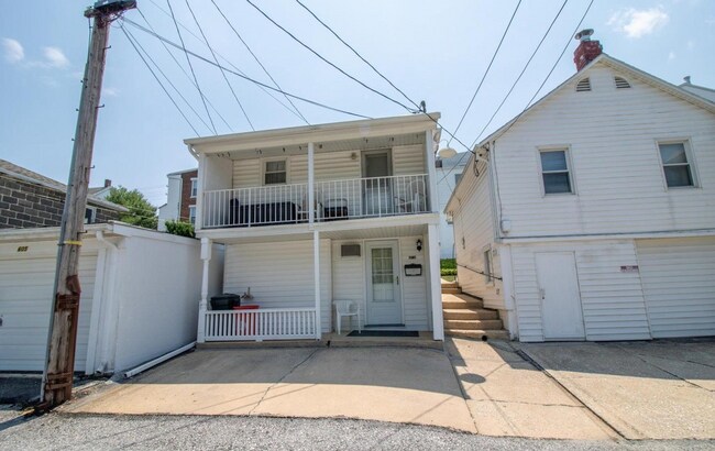 Primary Photo - 607 W Broadway