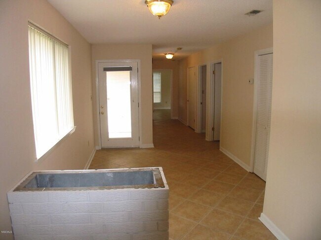 Building Photo - 56105 Diamondhead Dr E