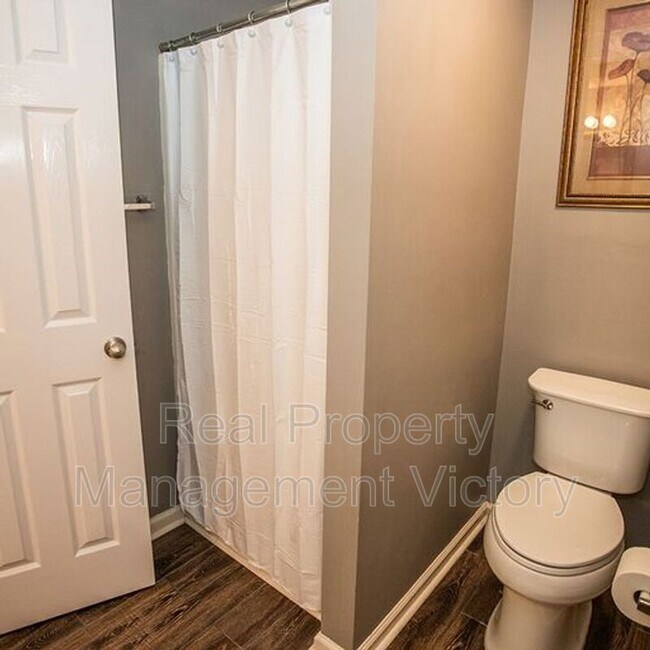 Building Photo - 1120 Shades Crest Rd