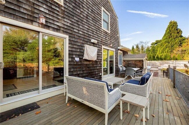 Building Photo - 138 Carroll Ave