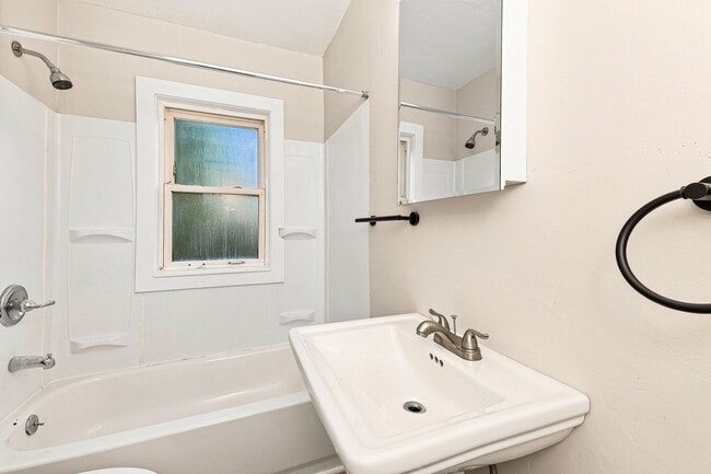 Building Photo - 2902 Whittier Ave