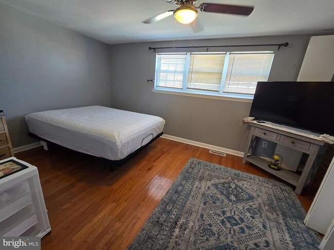 Building Photo - 1116 W Oxford St