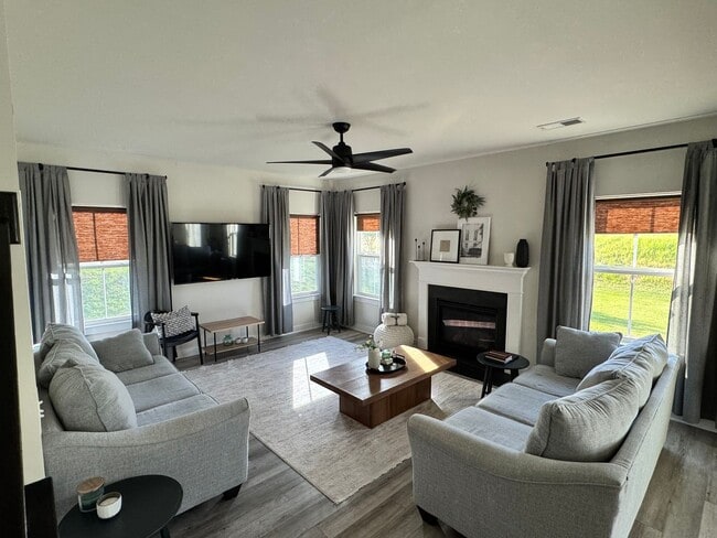 Building Photo - 107 Tonkawa Way