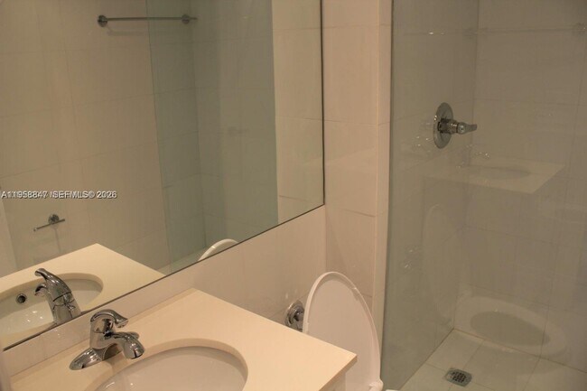 Building Photo - 1500 Bay Rd