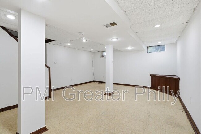Building Photo - 1523 W Cheltenham Ave