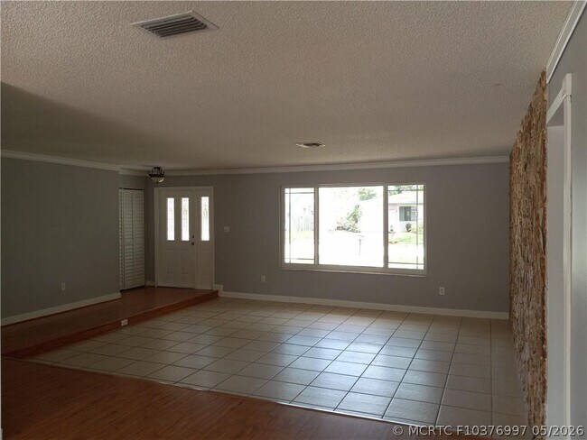 Building Photo - 5151 SW 101st Ave