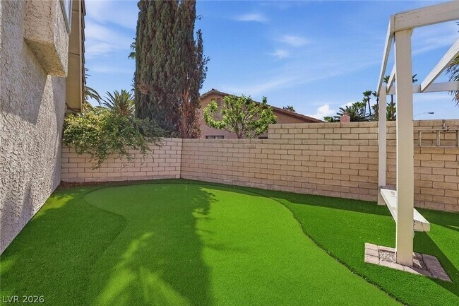 Building Photo - 3321 Basque St