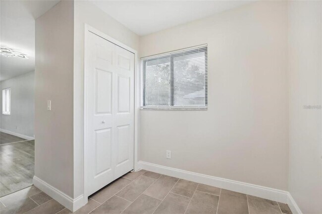 Building Photo - 1052 Manchester Cir