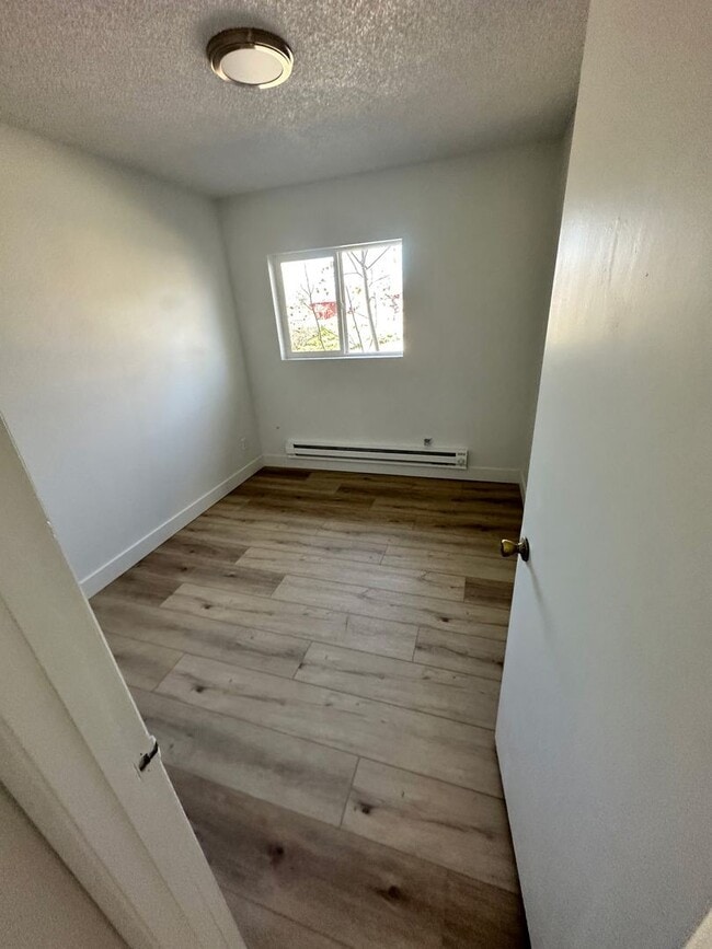 Building Photo - Farm-Style 3-Bedroom, 1-Bathroom Home- Rea...