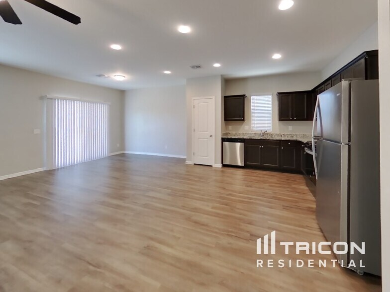 Building Photo - 33598 N Draba Ln