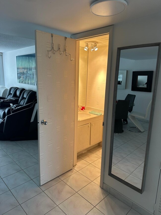 Building Photo - 4557 Luxemburg Ct