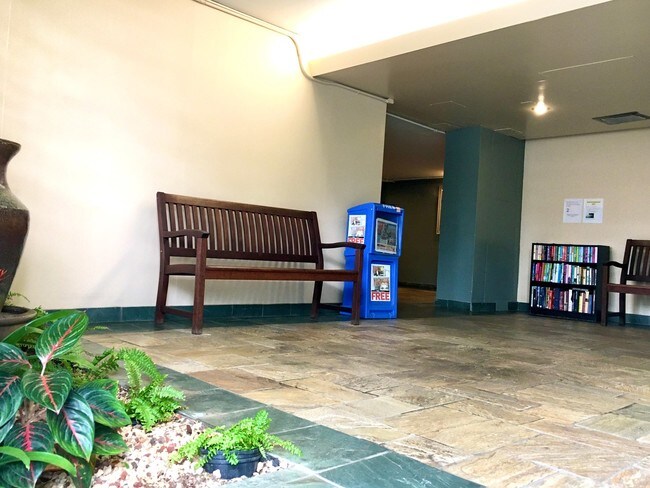 Building Photo - **VIEW FULL AD FOR DETAILS** $995 1ST MONTH RENT SPECIAL | REMODELED! CENTRALIZED LOCATION! GREAT...