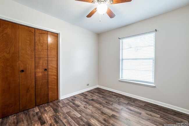 Building Photo - 326 E Rampart Dr