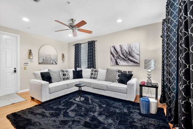 Building Photo - 1371 Vía De Pepi