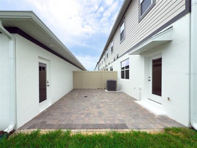 Building Photo - 551 Pothos St