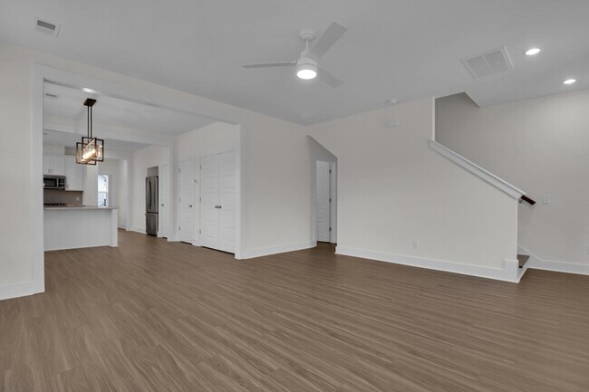 Building Photo - 268 Symphony Ave