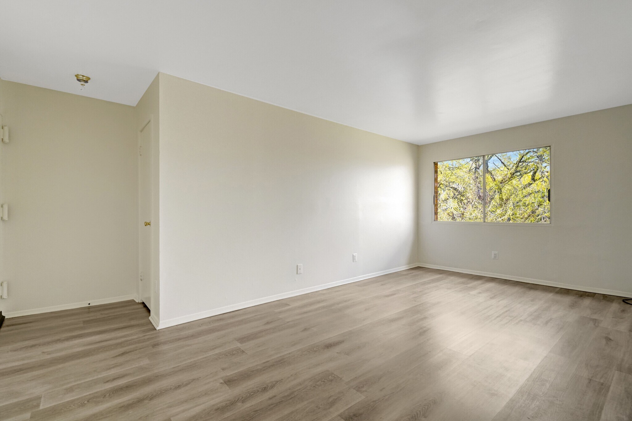 Building Photo - 2904 Kings Chapel Rd