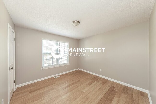 Building Photo - 4 Bedroom Pet-Friendly Home in Birmingham, AL with Main Street Renewal