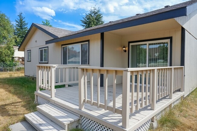 Building Photo - Three Bedroom Home in Hayden