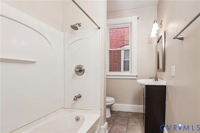 Building Photo - 819 Chimborazo Blvd