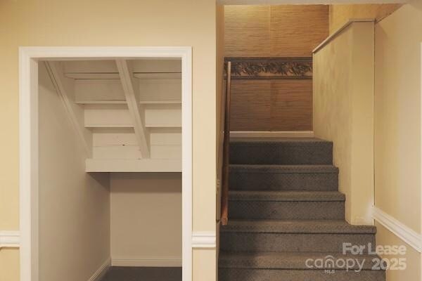 Building Photo - 1126 Hanford Pl NW