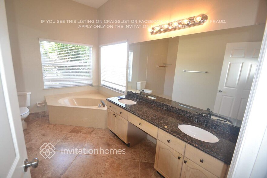 Building Photo - 12770 Kingsway Rd