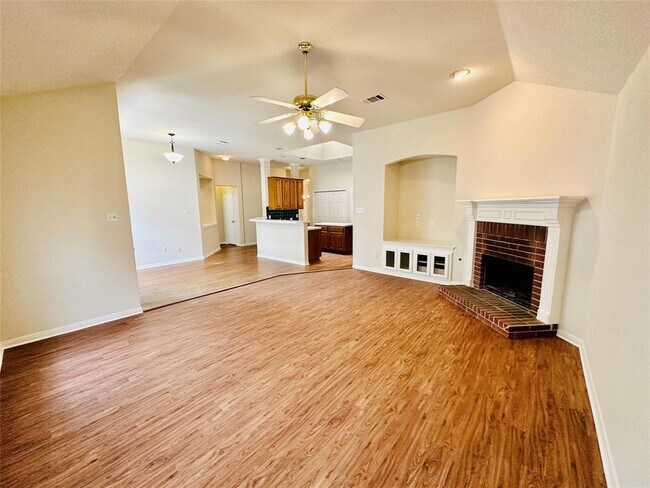 Building Photo - 6514 Clairmont Dr