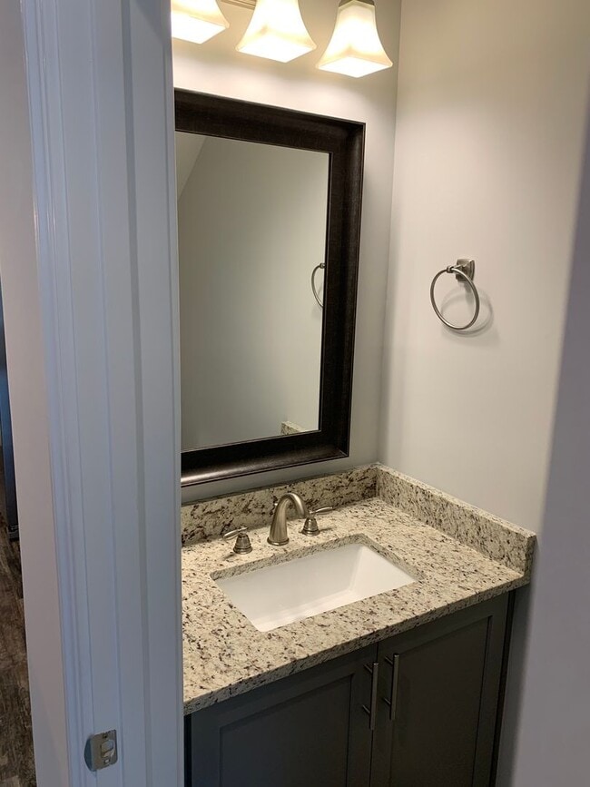 Building Photo - College Oaks