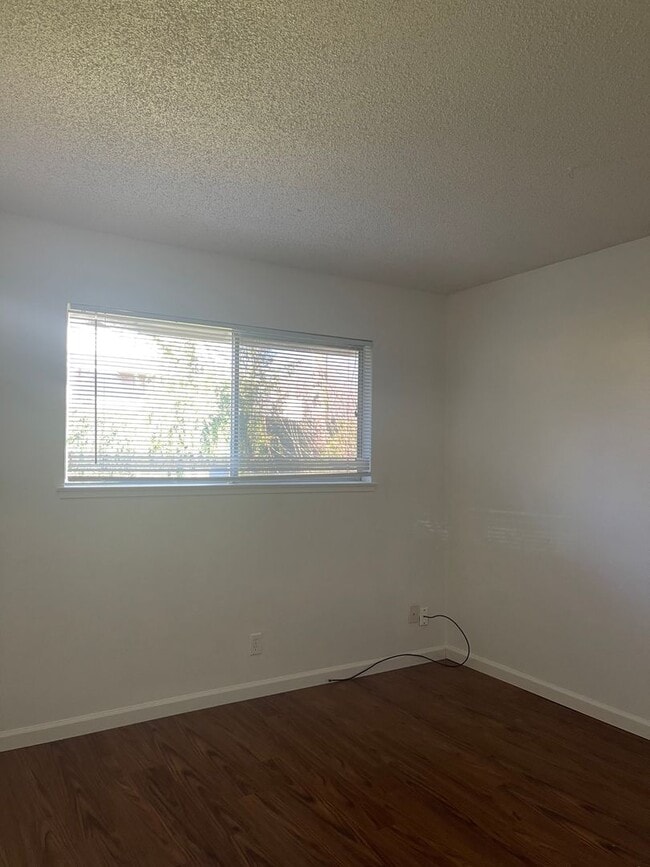 Building Photo - 579 Fir St
