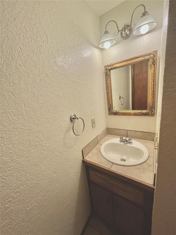 Building Photo - 1901 E Lindsey St