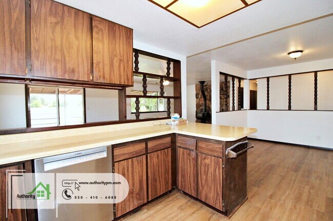 Building Photo - 8615 Patricia Dr