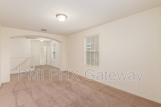 Building Photo - 735 E Constance Wy