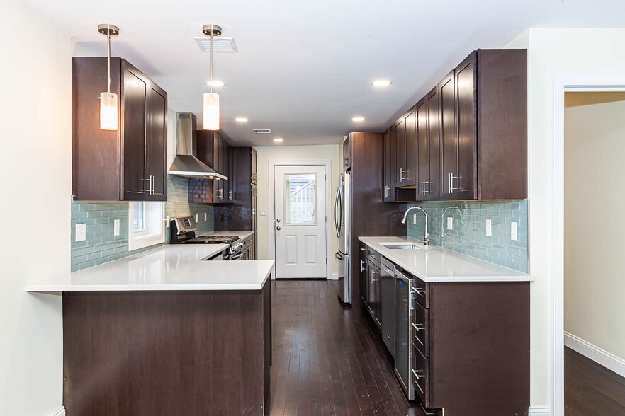 Building Photo - 28 Albion St