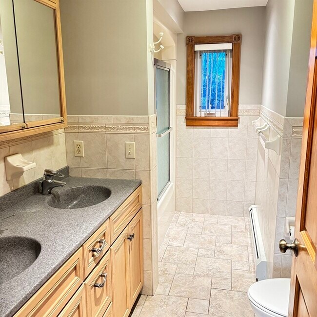 Building Photo - 903 Prospect St