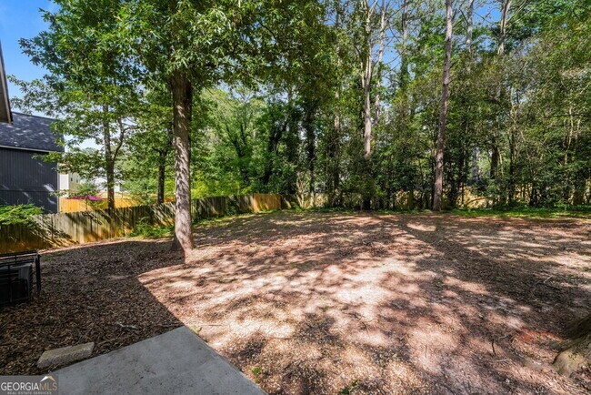 Building Photo - 1115 Forest Path