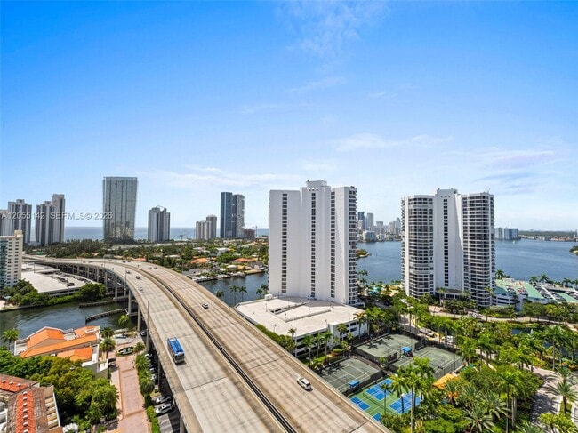 Building Photo - 19400 Turnberry Way