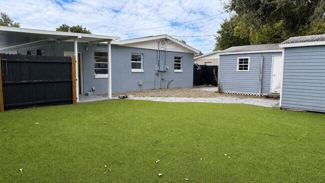 Building Photo - Updated 3 Bedroom Home with Bonus Florida Room, Workshop & Fenced Yard