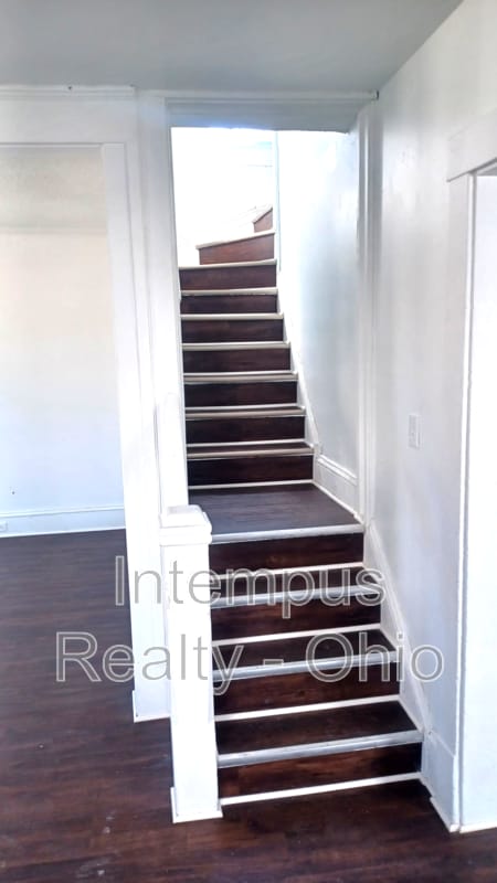 Building Photo - 2070 W 105th St