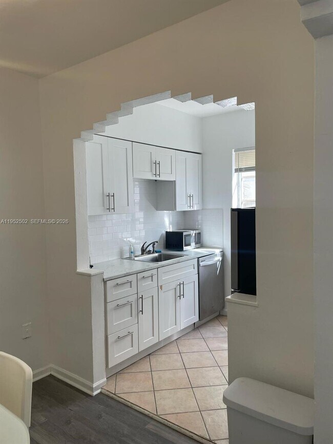 Building Photo - 1611 Euclid Ave