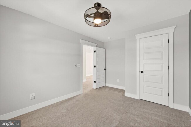 Building Photo - 513 Parkland Dr