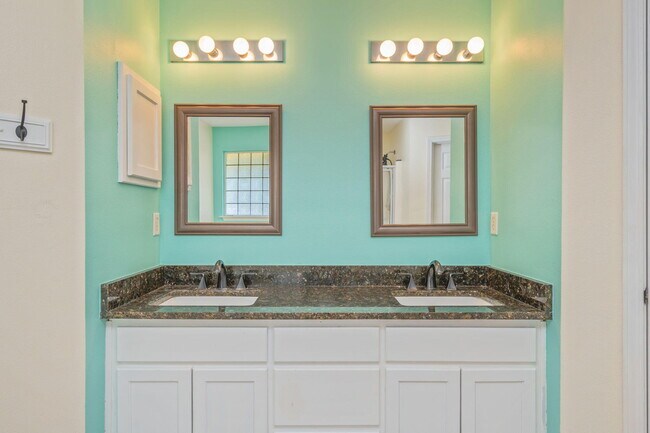 Building Photo - 6100 Saddle Horse Ln