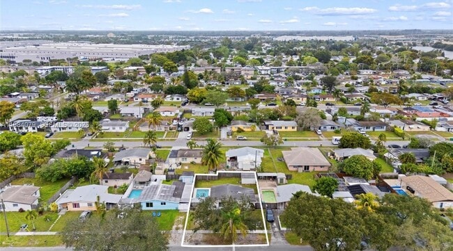 Building Photo - 5721 SW 38th Ct