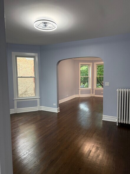 Building Photo - 3936 W Cornelia Ave