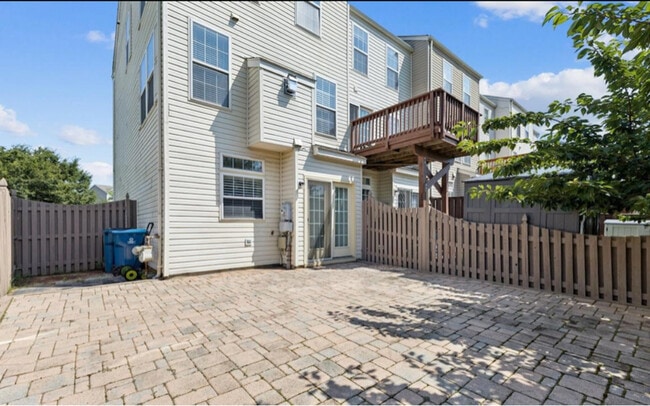 Building Photo - 44203 Litchfield Terrace