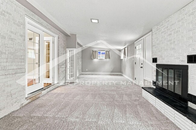 Building Photo - 1235 Scranton St